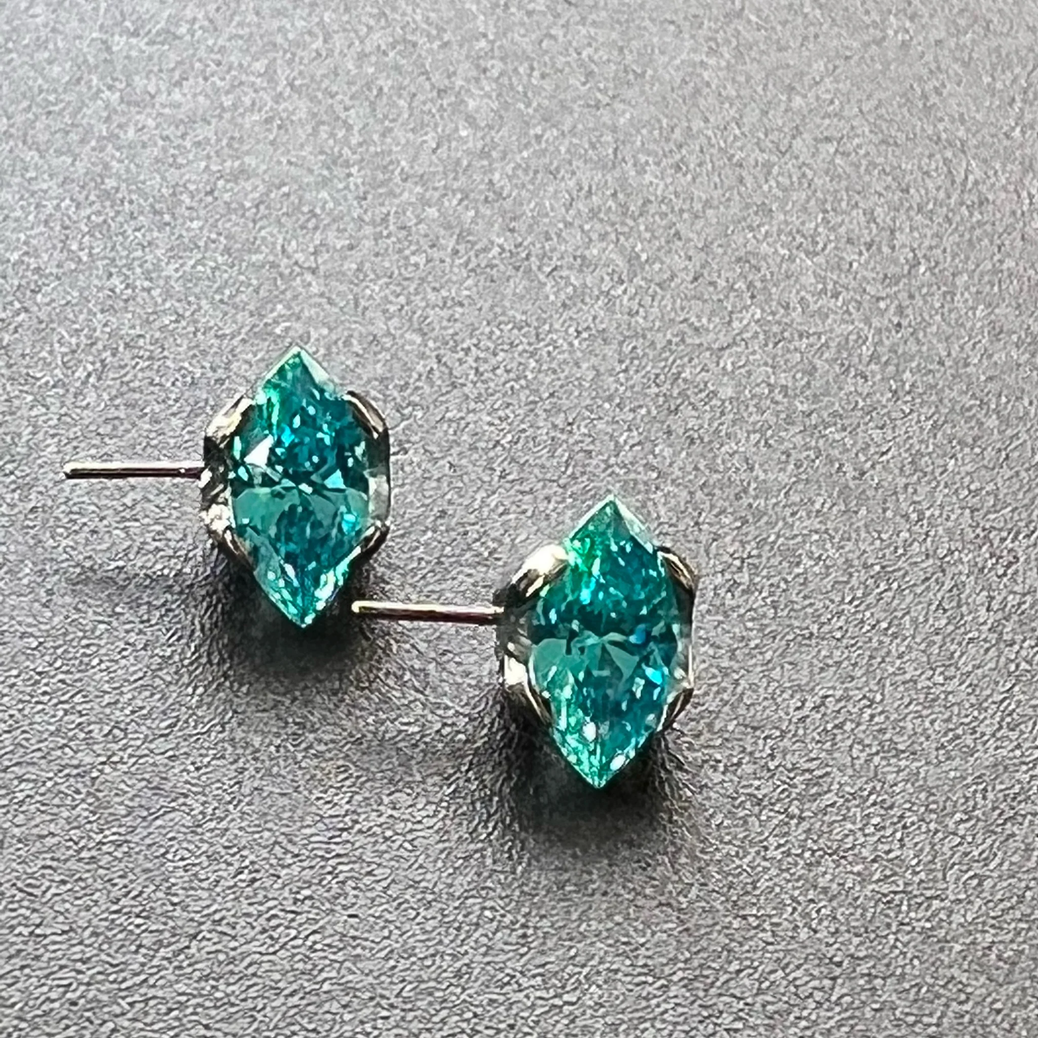 Anatometal Titanium Side-Set Marquise Ends - Image 3