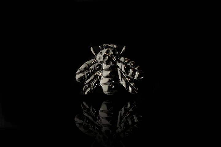 Junipurr Jewelry Scene Bee - Image 2