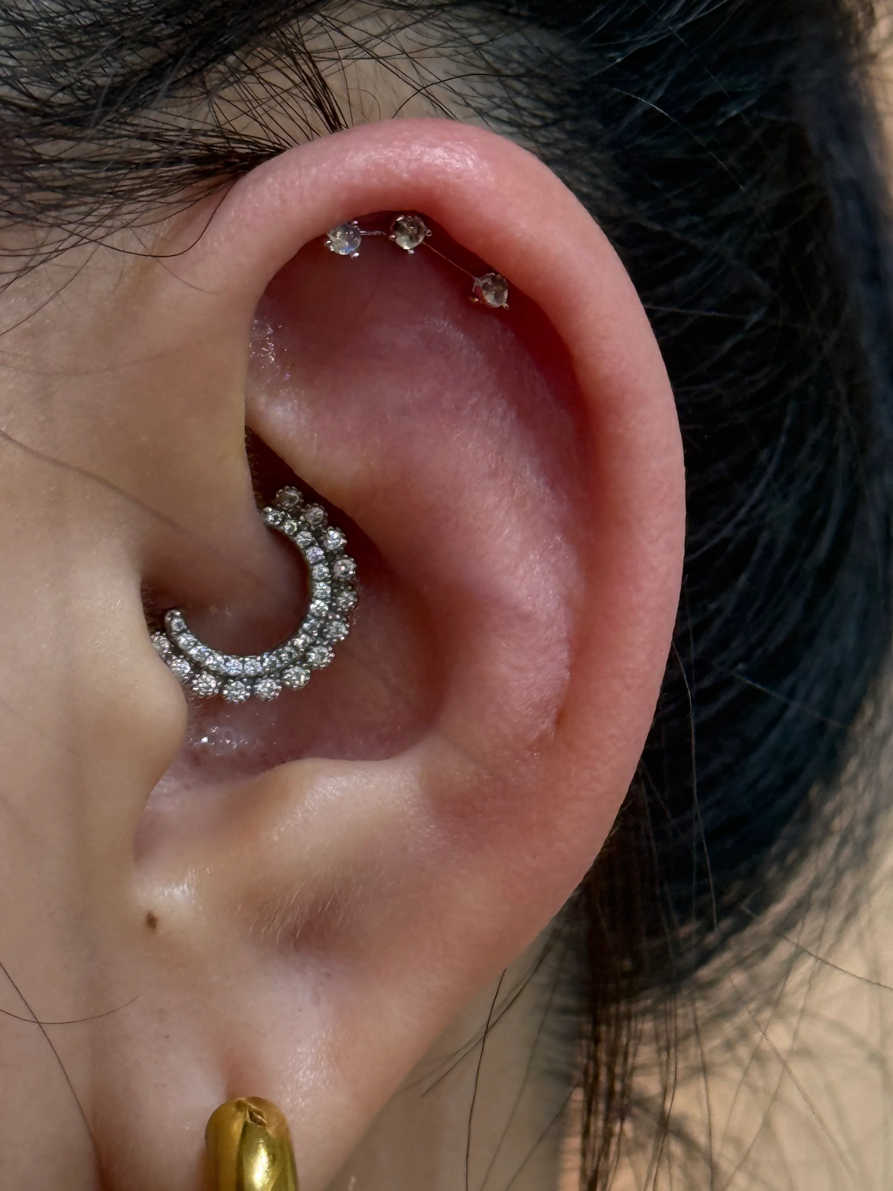 Maria Tash Diamond Apsara Hoop Earring (NON INVISIBLE) - Image 3