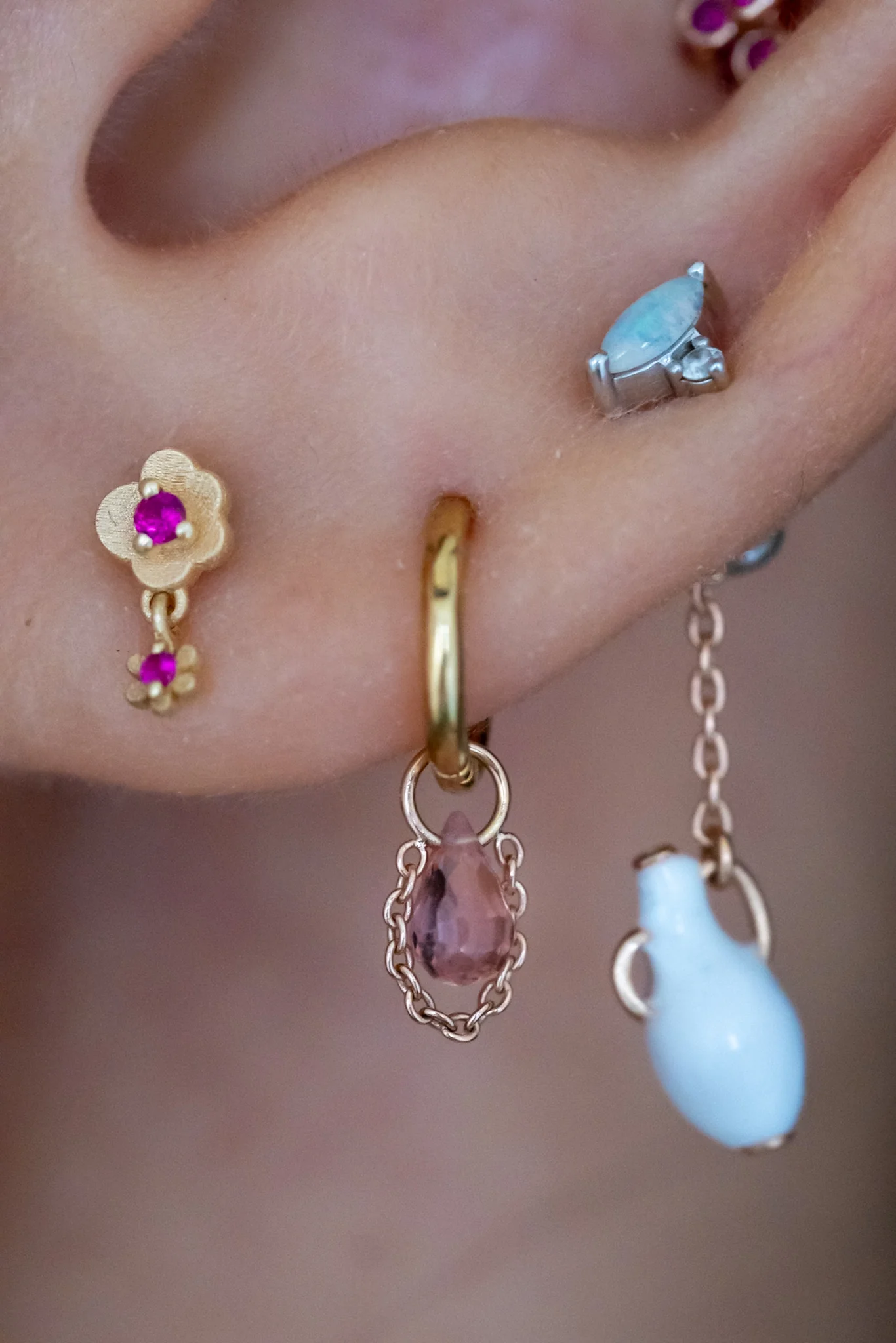 Pupil Hall Briolette Charm 2025 - Coloured Sapphire - Image 6